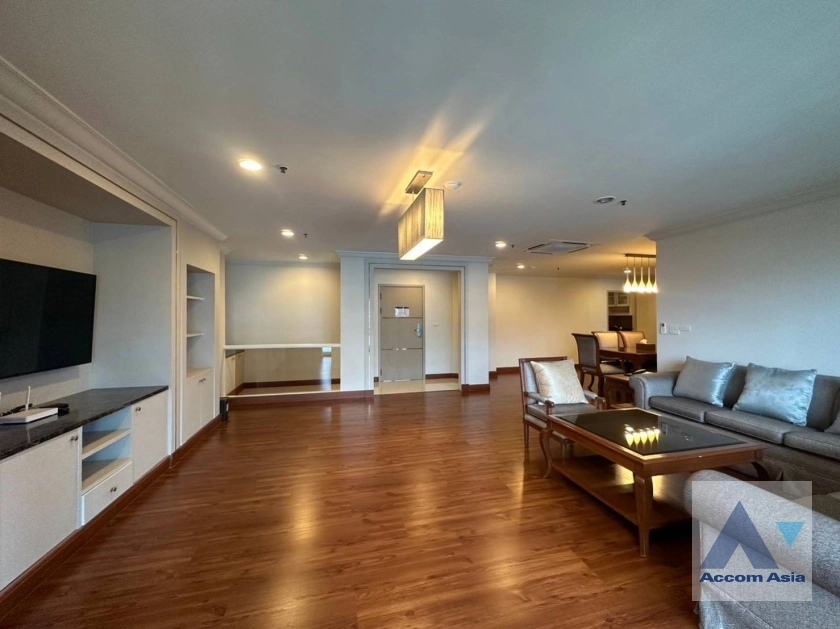 unit 3 Bedrooms  Apartment For Rent in Sukhumvit, Bangkok  near BTS Asok - MRT Sukhumvit (AA35151)