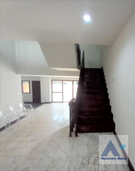 Home Office |  A Unique Living Place Townhouse  3 Bedroom for Sale & Rent BTS Phrom Phong in Sukhumvit Bangkok