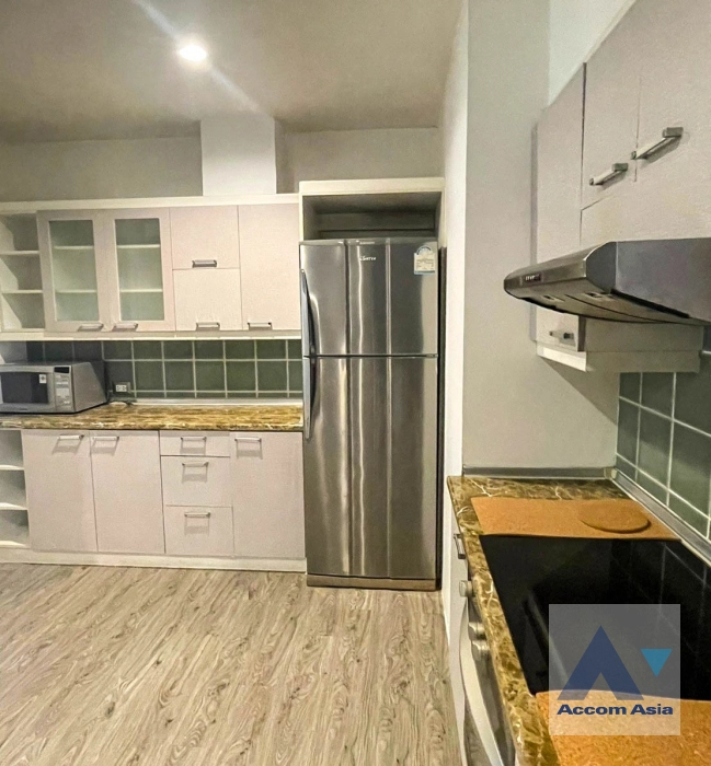 10  3 br Apartment For Rent in Ploenchit ,Bangkok BTS Chitlom - MRT Lumphini at Low-Rise Cozy Apartment, 5 mins walk to Lumpini park AA35173