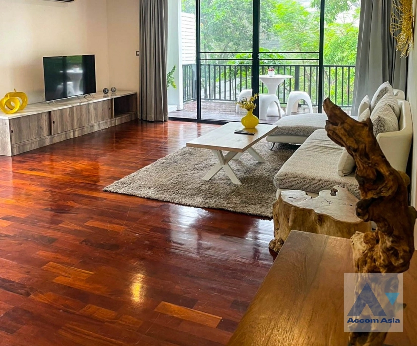 unit 3 Bedrooms  Apartment For Rent in Ploenchit, Bangkok  near BTS Chitlom - MRT Lumphini (AA35173)