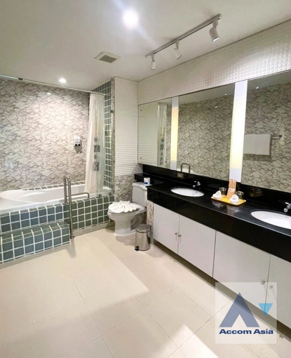 13  3 br Apartment For Rent in Ploenchit ,Bangkok BTS Chitlom - MRT Lumphini at Low-Rise Cozy Apartment, 5 mins walk to Lumpini park AA35173