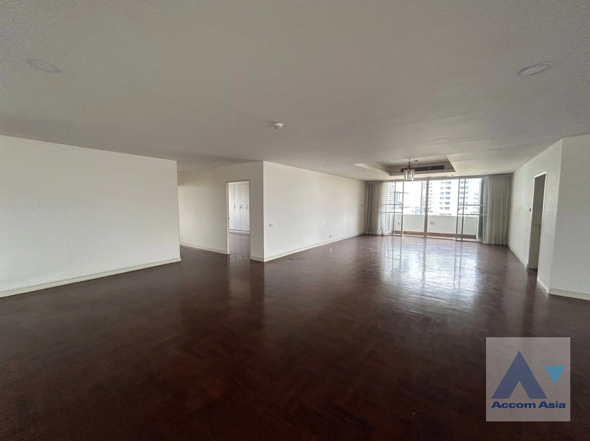 unit 3 Bedrooms  Condominium For Rent & Sale in Sukhumvit, Bangkok  near BTS Ekkamai (AA35175)