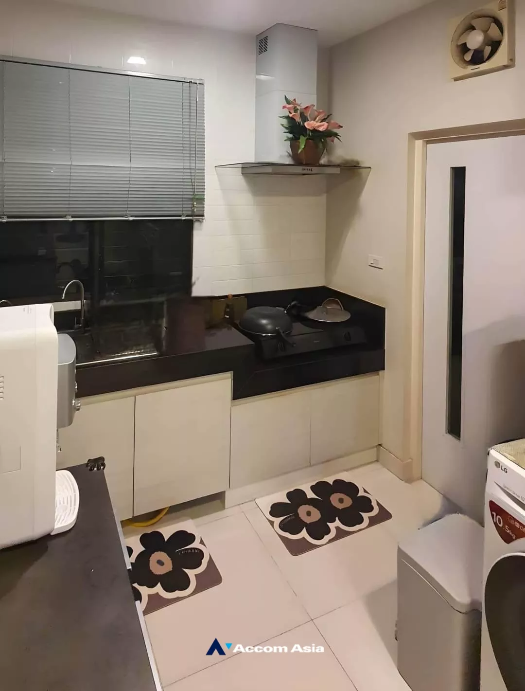 unit 4 Bedrooms  House For Rent & Sale in Pattanakarn, Bangkok  near ARL Ban Thap Chang (AA35176)