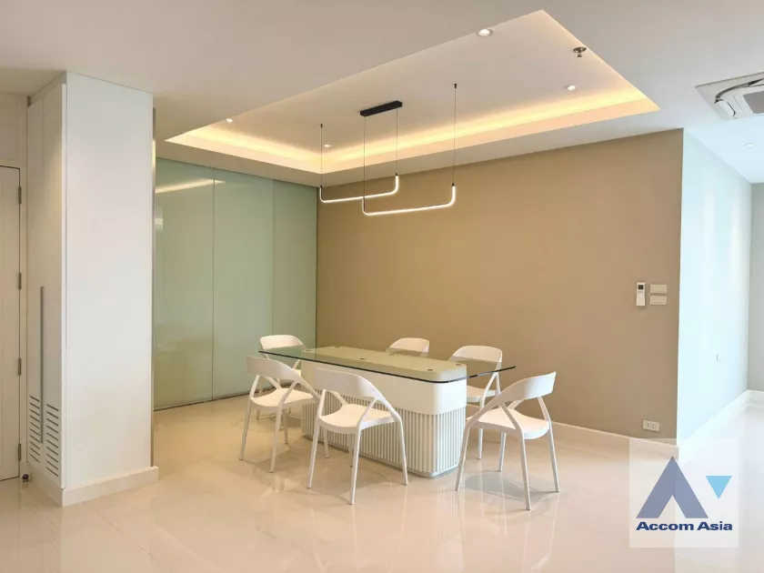 unit 3 Bedrooms  Condominium For Rent in Ploenchit, Bangkok  near BTS Chitlom (AA35190)