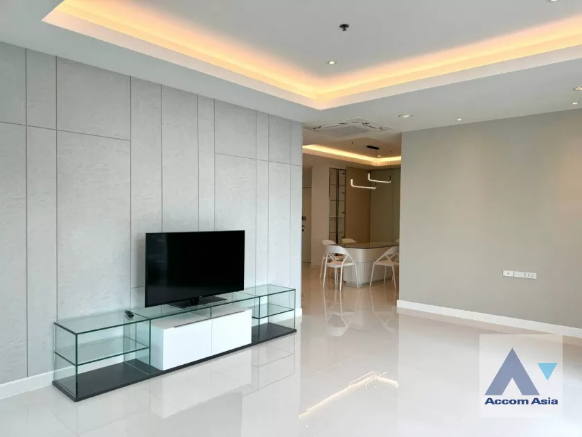  3 Bedrooms  Condominium For Rent in Ploenchit, Bangkok  near BTS Chitlom (AA35190)