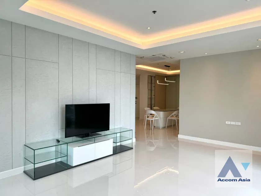 unit 3 Bedrooms  Condominium For Rent in Ploenchit, Bangkok  near BTS Chitlom (AA35190)