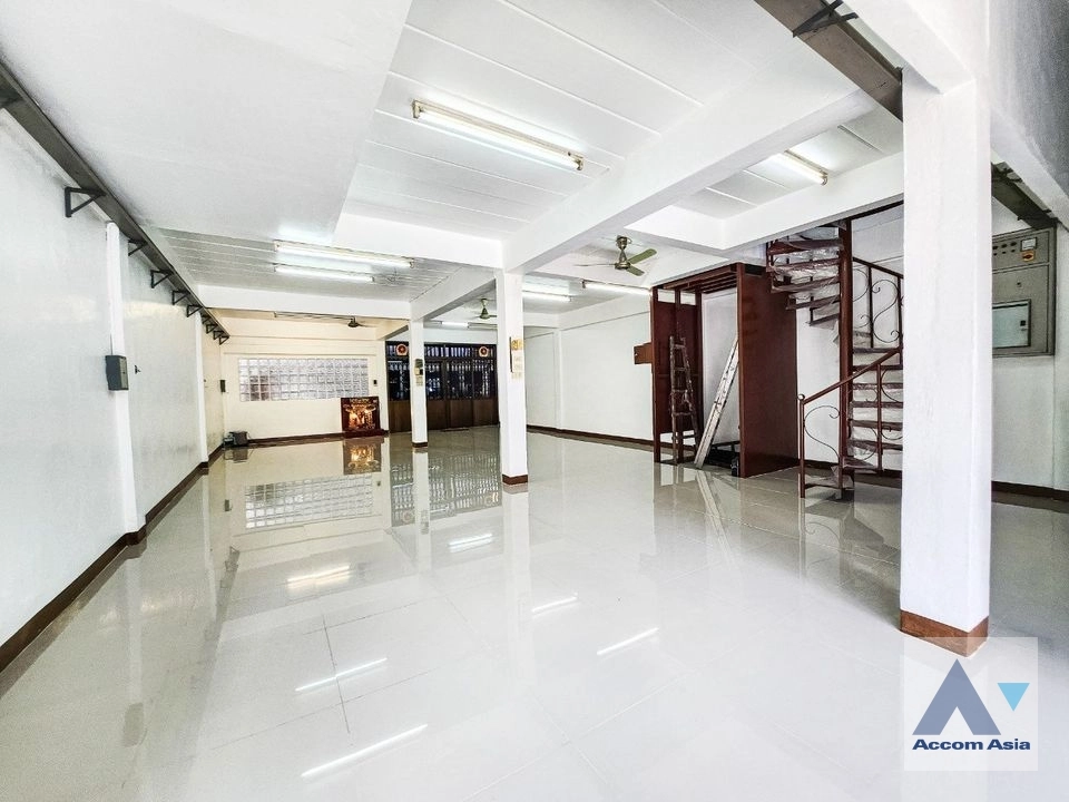  2  Townhouse For Rent in Sukhumvit ,Bangkok BTS Phrom Phong AA35211