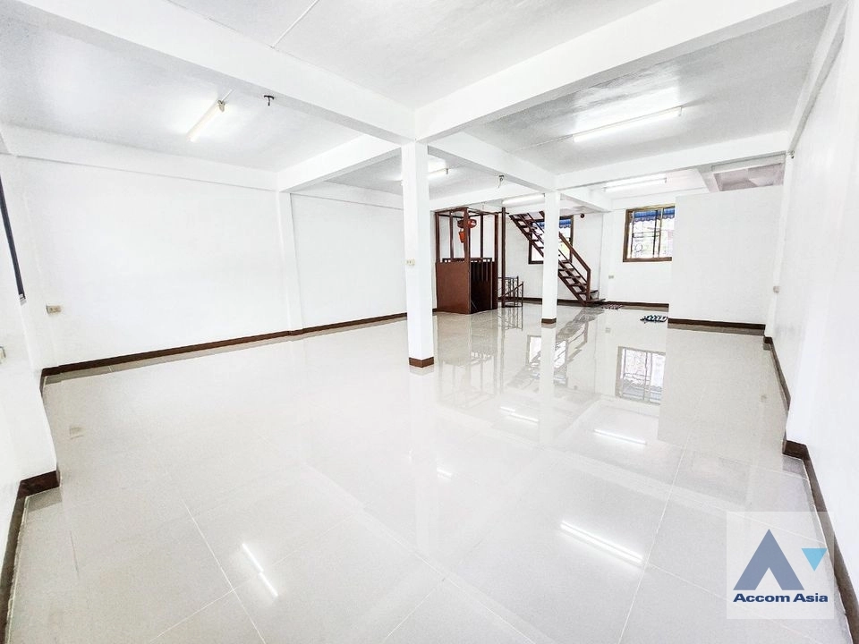 4  Townhouse For Rent in Sukhumvit ,Bangkok BTS Phrom Phong AA35211
