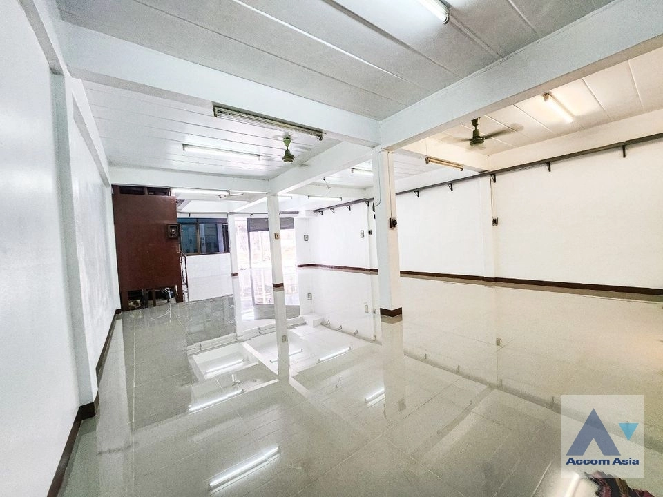  1  Townhouse For Rent in Sukhumvit ,Bangkok BTS Phrom Phong AA35211