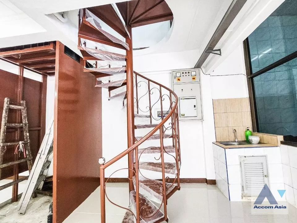 Home Office |  Townhouse For Rent in Sukhumvit, Bangkok  near BTS Phrom Phong (AA35211)
