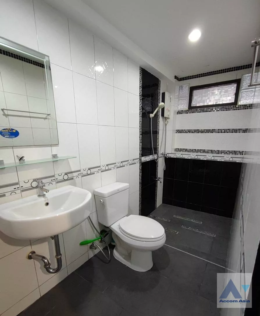 14  3 br Townhouse For Rent in Sukhumvit ,Bangkok BTS Thong Lo AA35220