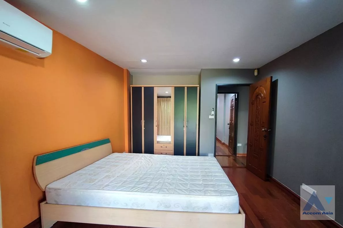 10  3 br Townhouse For Rent in sukhumvit ,Bangkok BTS Thong Lo AA35220