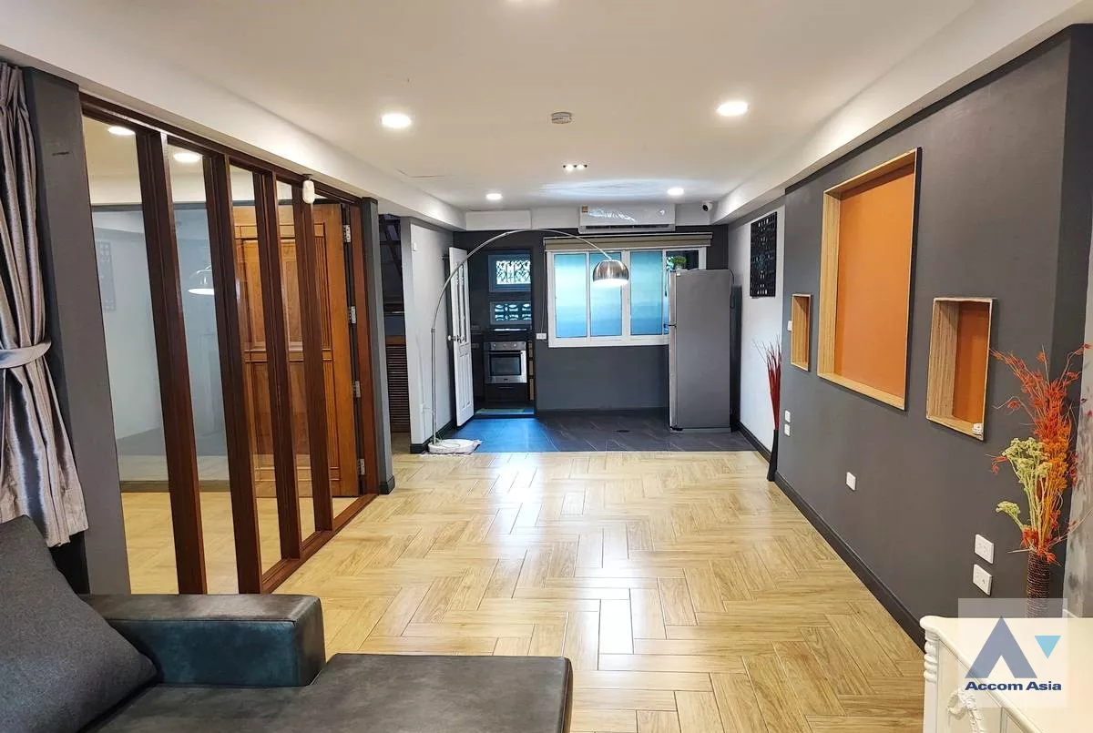  1  3 br Townhouse For Rent in sukhumvit ,Bangkok BTS Thong Lo AA35220