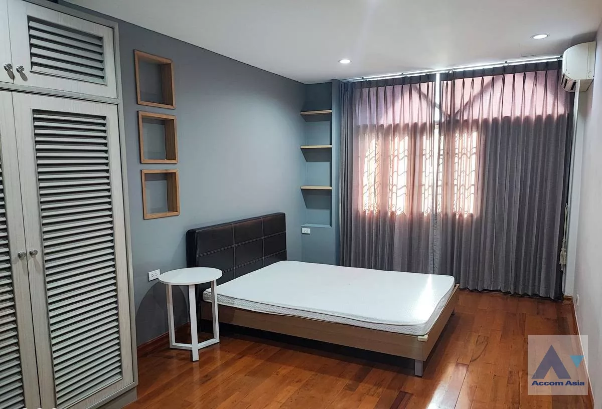 13  3 br Townhouse For Rent in sukhumvit ,Bangkok BTS Thong Lo AA35220