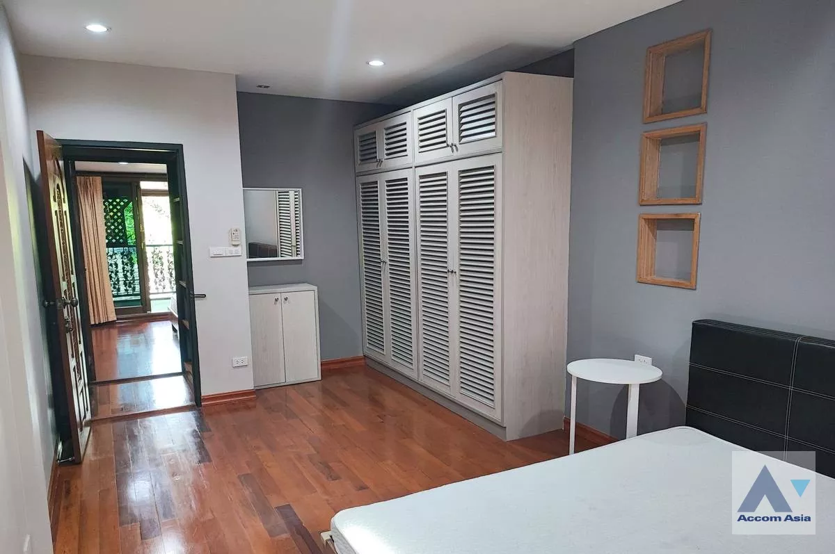 11  3 br Townhouse For Rent in Sukhumvit ,Bangkok BTS Thong Lo AA35220