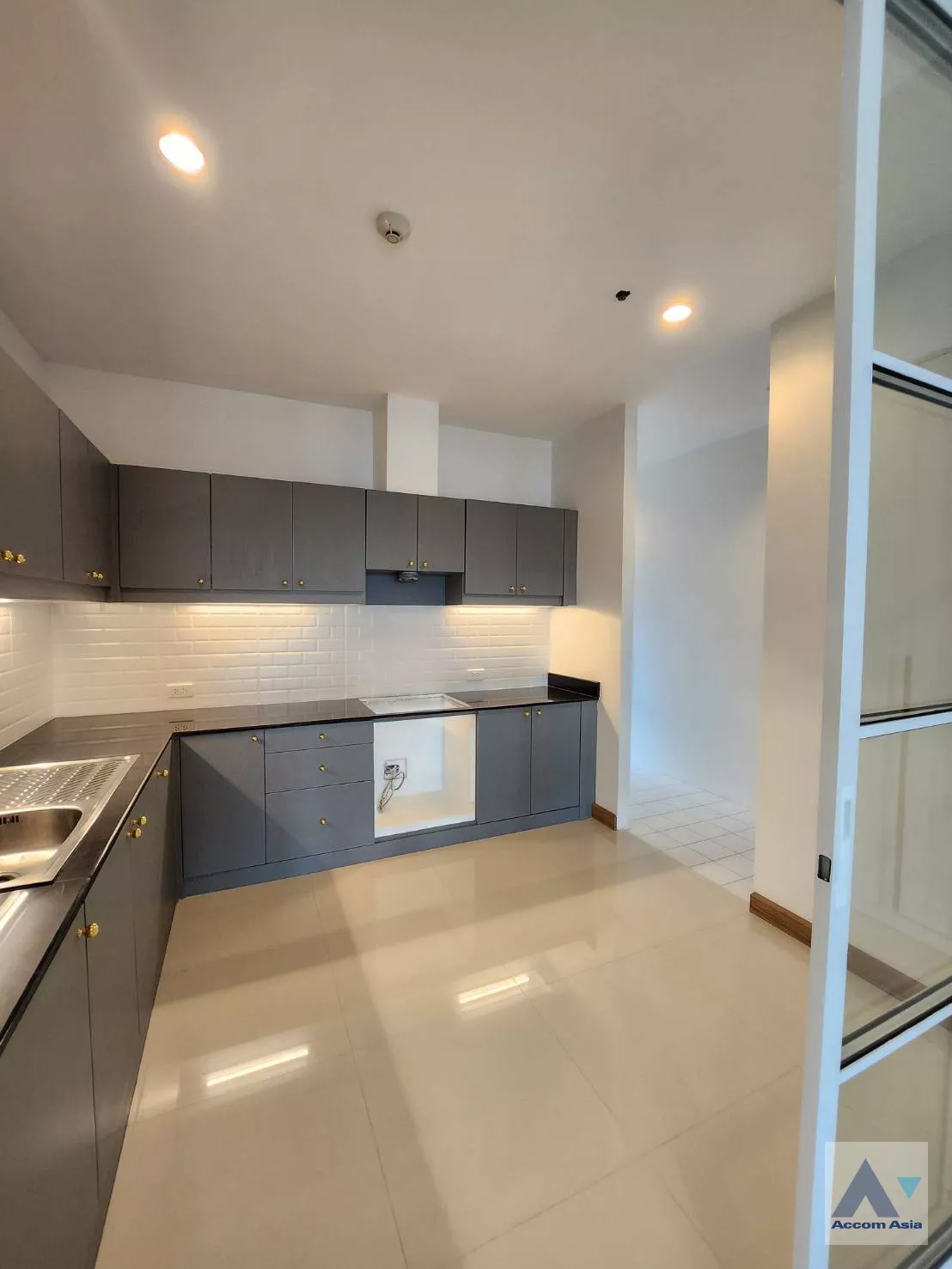 4  3 br Apartment For Rent in Sukhumvit ,Bangkok BTS Ekkamai at Comfort living and well service AA35222