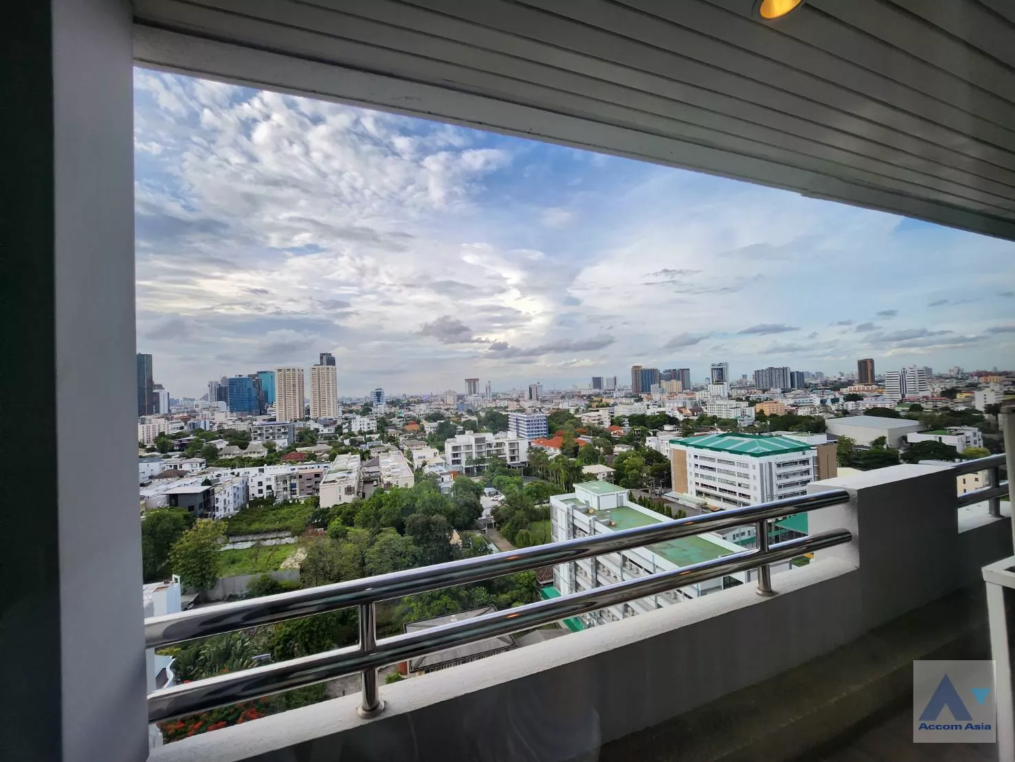 9  3 br Apartment For Rent in Sukhumvit ,Bangkok BTS Ekkamai at High-Rise Living with a Large Balcony Apartment in Ekkamai AA35223
