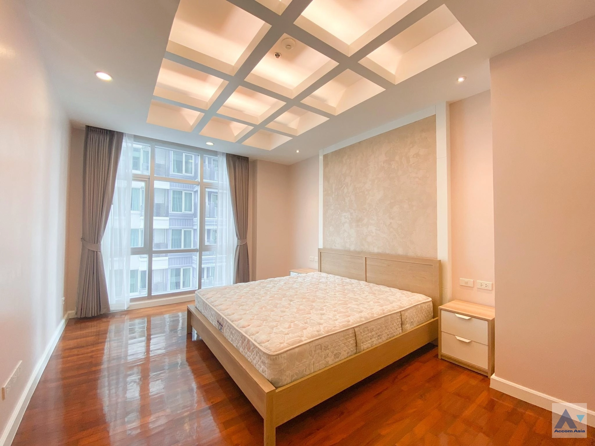 unit 2 Bedrooms  Condominium For Rent in Ploenchit, Bangkok  near BTS Chitlom (AA35226)