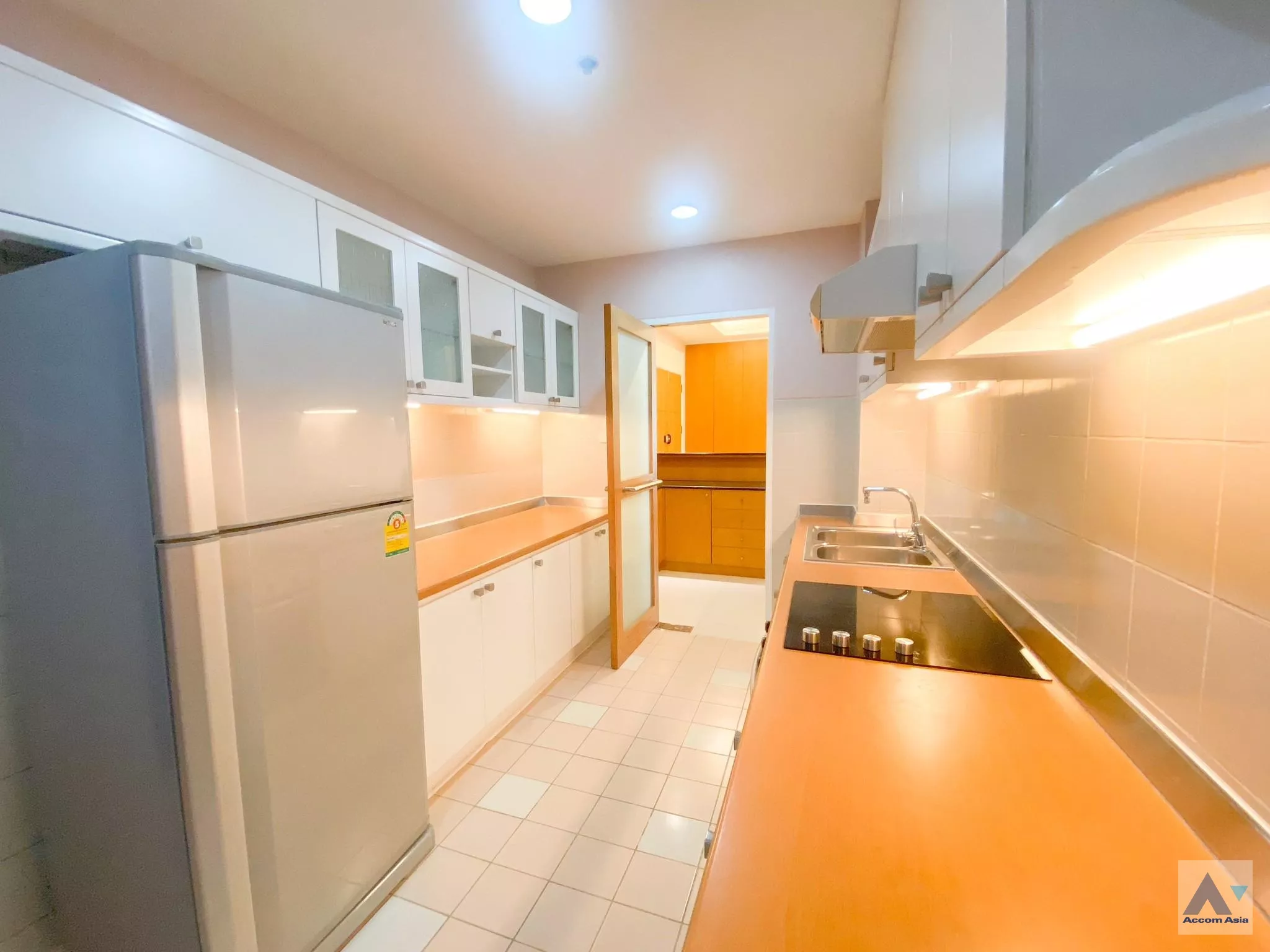  2 Bedrooms  Condominium For Rent in Ploenchit, Bangkok  near BTS Chitlom (AA35226)
