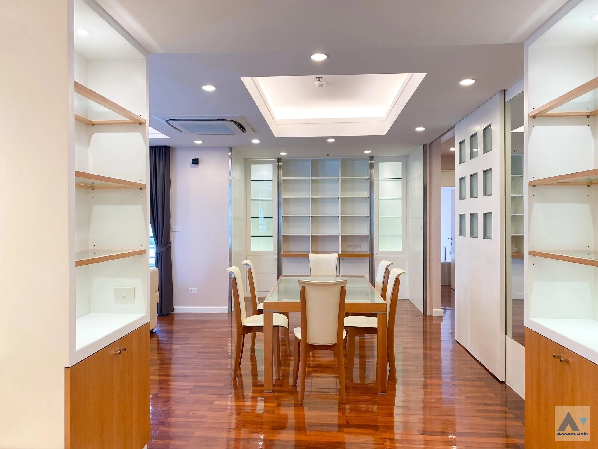 unit 2 Bedrooms  Condominium For Rent in Ploenchit, Bangkok  near BTS Chitlom (AA35226)