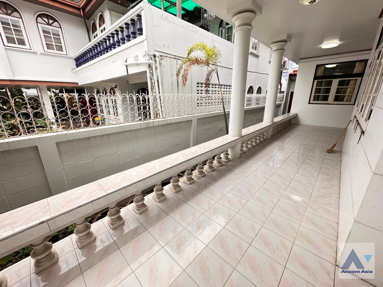 17  5 br House For Rent in Sathorn ,Bangkok MRT Khlong Toei AA35228