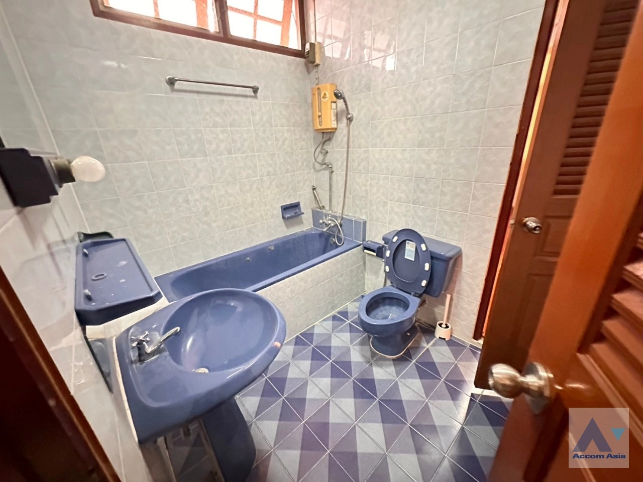 15  5 br House For Rent in Sathorn ,Bangkok MRT Khlong Toei AA35228