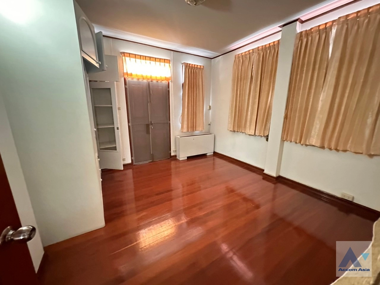 5  5 br House For Rent in Sathorn ,Bangkok MRT Khlong Toei AA35228