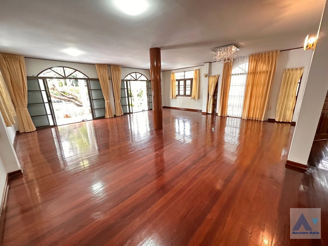  1  5 br House For Rent in Sathorn ,Bangkok MRT Khlong Toei AA35228