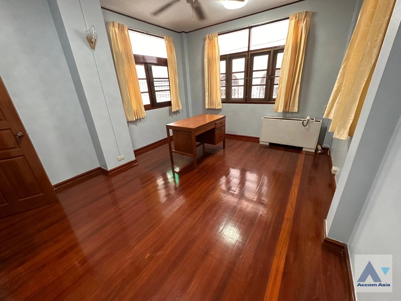 13  5 br House For Rent in Sathorn ,Bangkok MRT Khlong Toei AA35228