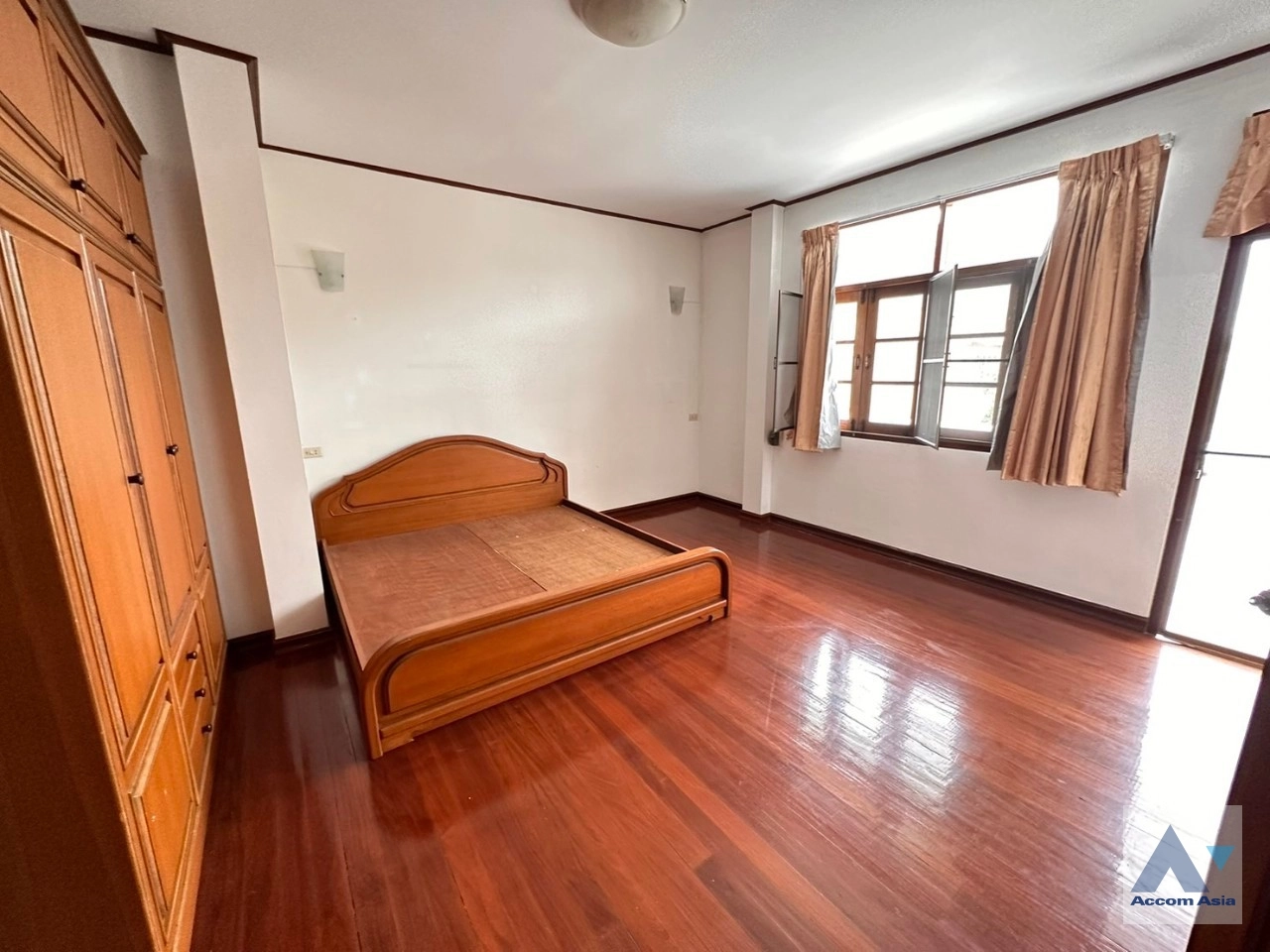 11  5 br House For Rent in Sathorn ,Bangkok MRT Khlong Toei AA35228