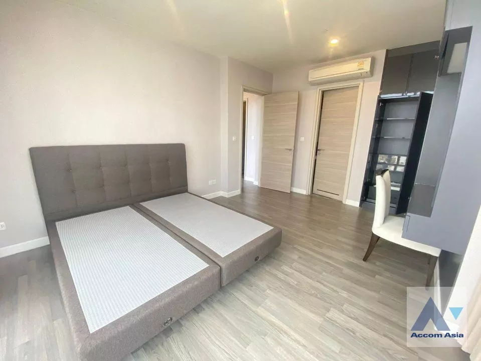4  2 br Condominium For Rent in Silom ,Bangkok BTS Surasak at The Room Sathorn Pan Road AA35238