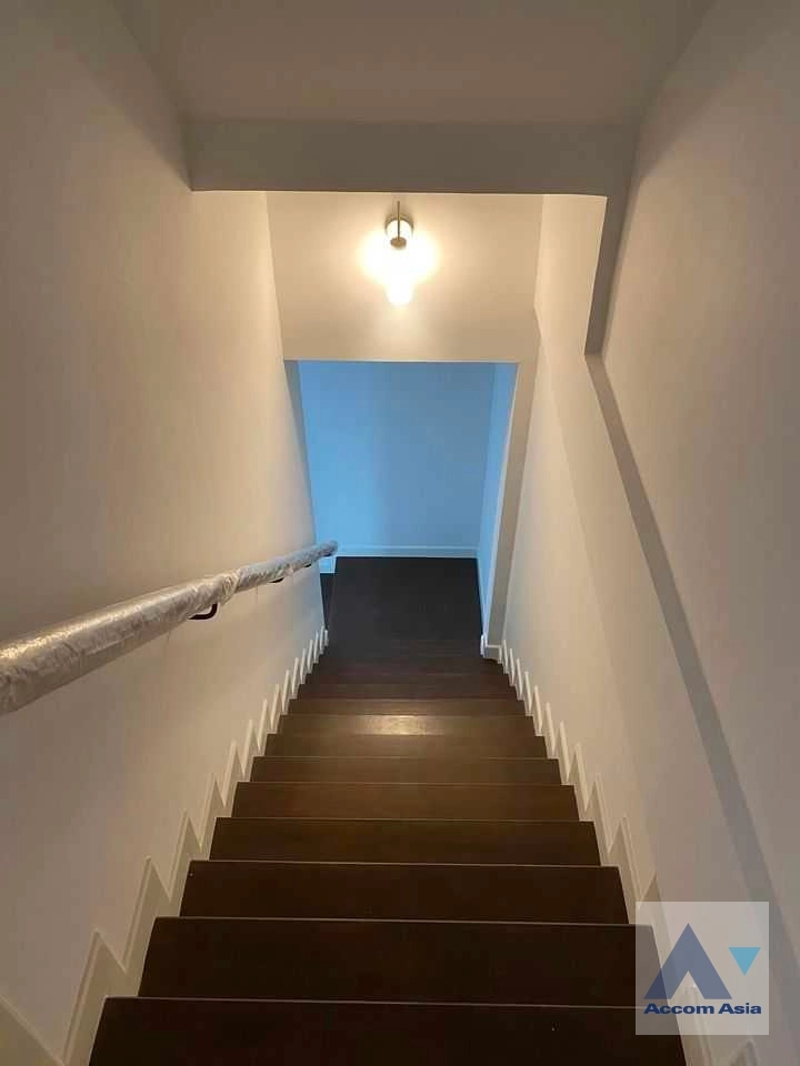 unit 3 Bedrooms  Townhouse For Rent in Sukhumvit, Bangkok  near BTS Udomsuk (AA35253)