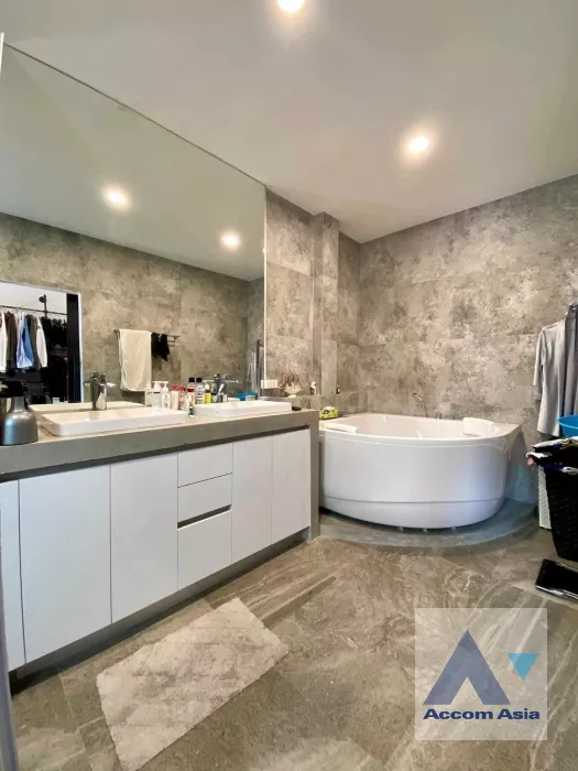 7  3 br House For Sale in Pattanakarn ,Bangkok BTS On Nut at Krong Thong Village  AA35255