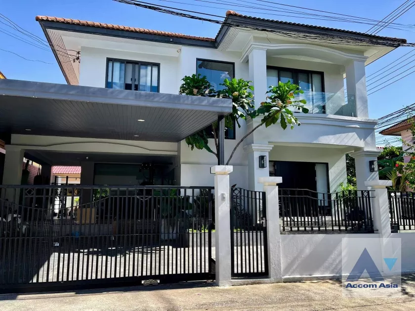  2  3 br House For Sale in Pattanakarn ,Bangkok BTS On Nut at Krong Thong Village  AA35255