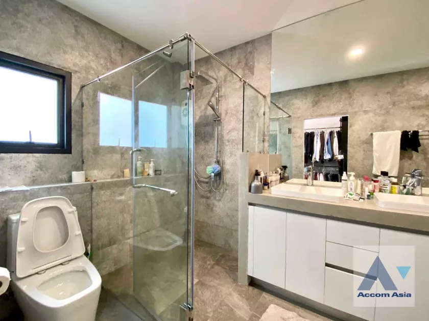 8  3 br House For Sale in Pattanakarn ,Bangkok BTS On Nut at Krong Thong Village  AA35255