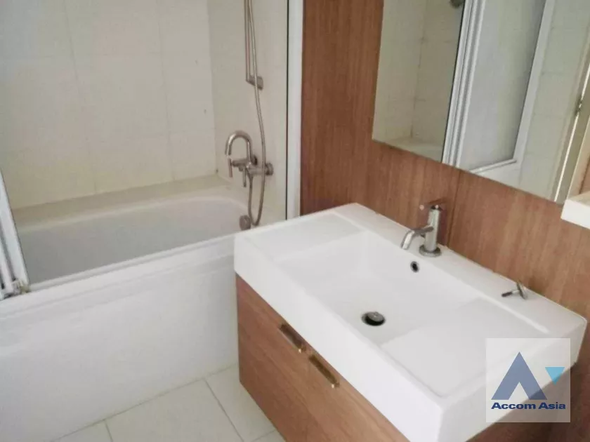4  2 br Condominium For Rent in Charoen Nakhon ,Bangkok BTS Krung Thon Buri at Q House Condo Sathon AA35260