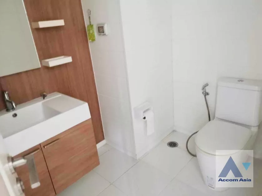 5  2 br Condominium For Rent in Charoen Nakhon ,Bangkok BTS Krung Thon Buri at Q House Condo Sathon AA35260