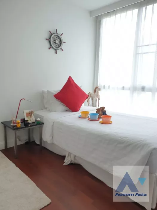 6  4 br Apartment For Rent in Silom ,Bangkok BTS Surasak at High-end Low Rise  AA35268
