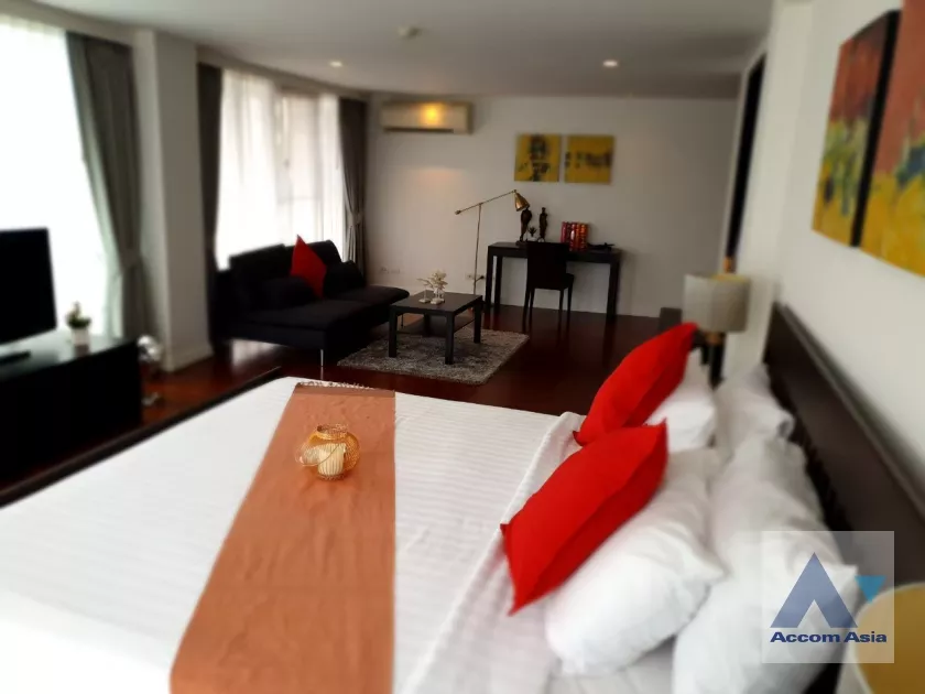 7  4 br Apartment For Rent in Silom ,Bangkok BTS Surasak at High-end Low Rise  AA35268