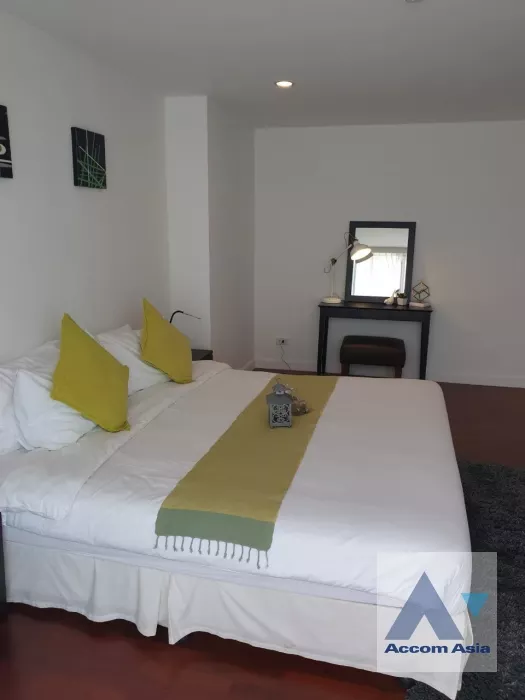 9  4 br Apartment For Rent in Silom ,Bangkok BTS Surasak at High-end Low Rise  AA35268