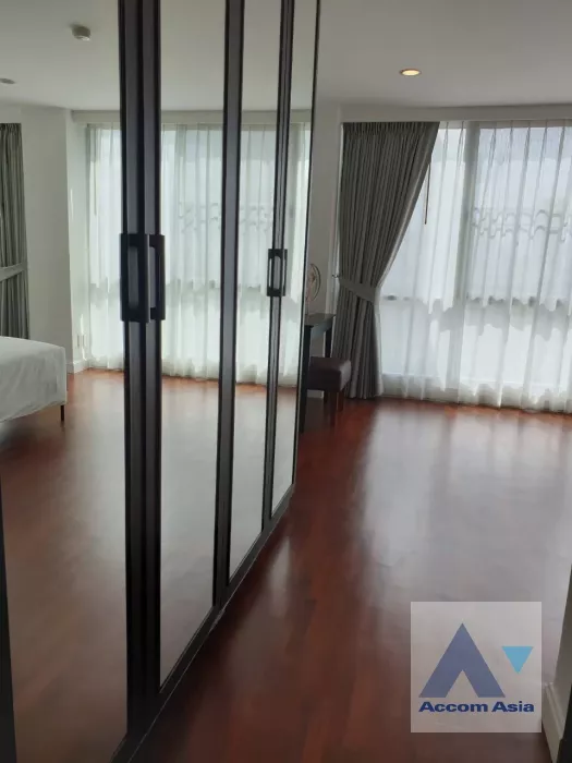11  4 br Apartment For Rent in Silom ,Bangkok BTS Surasak at High-end Low Rise  AA35268