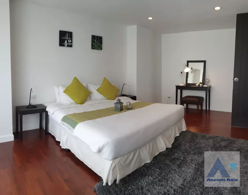 10  4 br Apartment For Rent in Silom ,Bangkok BTS Surasak at High-end Low Rise  AA35268
