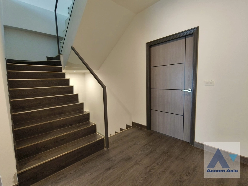 13  4 br House for rent and sale in Sukhumvit ,Bangkok BTS Phra khanong AA35280