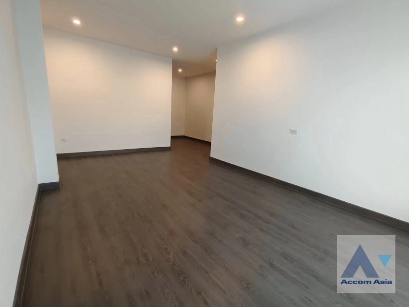 19  4 br House for rent and sale in Sukhumvit ,Bangkok BTS Phra khanong AA35280
