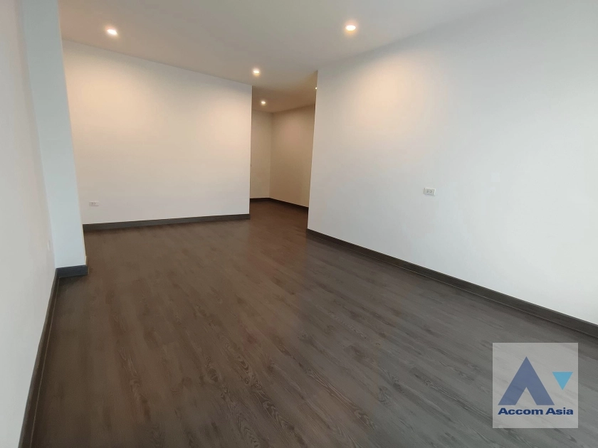 6  4 br House for rent and sale in sukhumvit ,Bangkok BTS Phra khanong AA35280