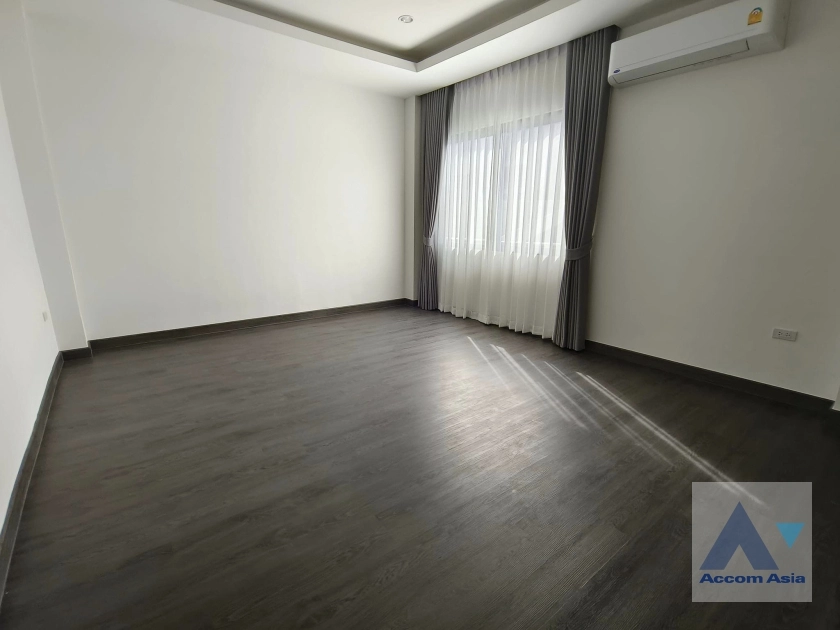 17  4 br House for rent and sale in Sukhumvit ,Bangkok BTS Phra khanong AA35280