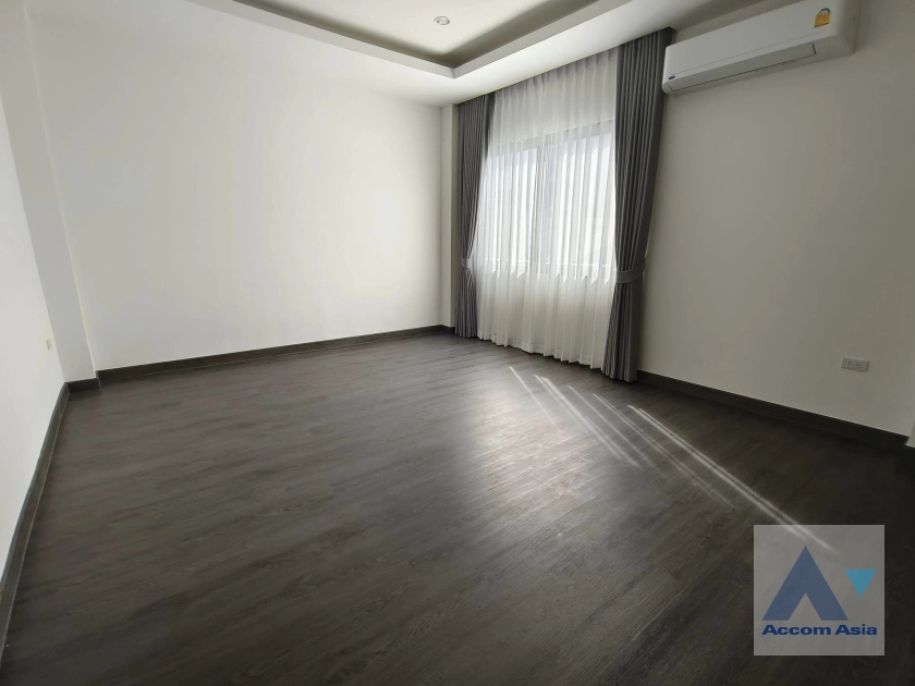  2  4 br House for rent and sale in sukhumvit ,Bangkok BTS Phra khanong AA35280