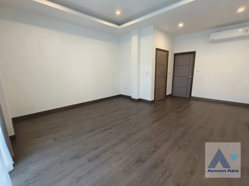 18  4 br House for rent and sale in Sukhumvit ,Bangkok BTS Phra khanong AA35280