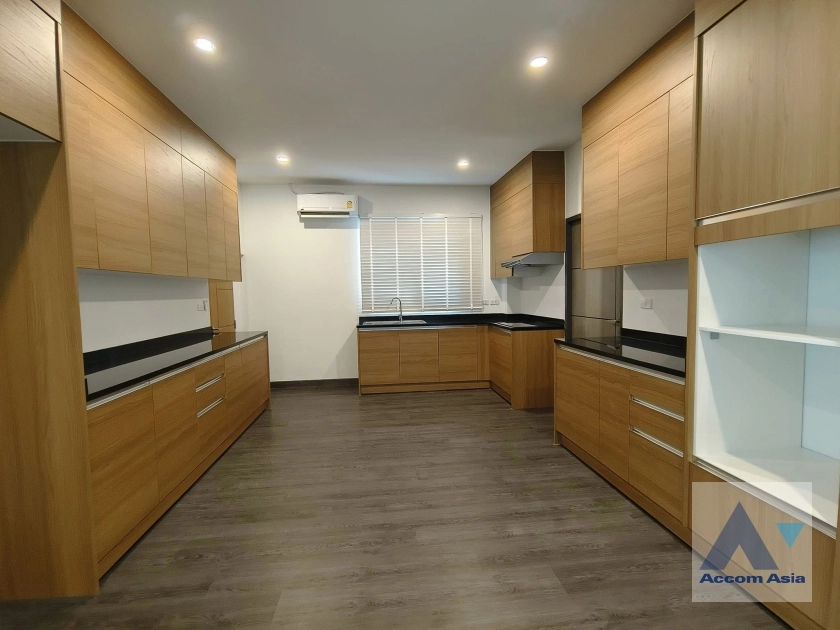 10  4 br House for rent and sale in Sukhumvit ,Bangkok BTS Phra khanong AA35280
