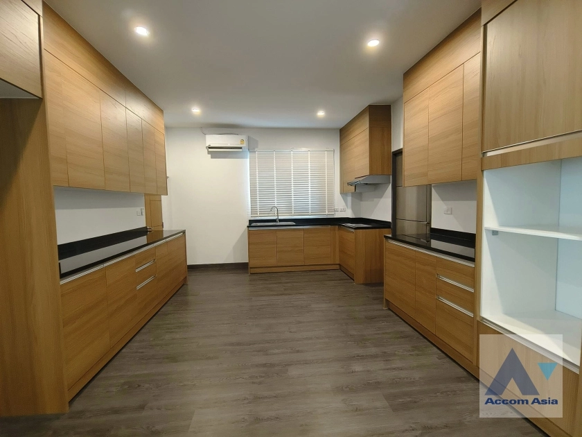  1  4 br House for rent and sale in sukhumvit ,Bangkok BTS Phra khanong AA35280